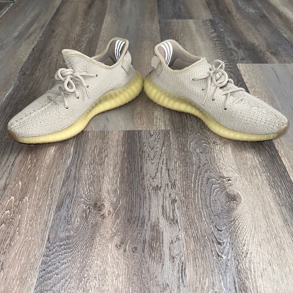 Yeezy Boosts 350 - Picture 3 of 10